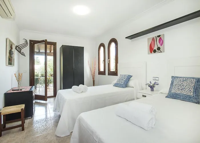 Owl Far - 15 Min Walk To The 포엔샤 항구